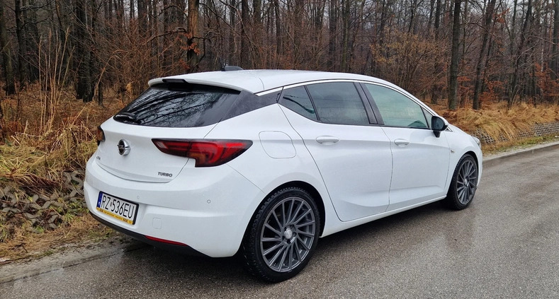 Opel Astra cena 49900 przebieg: 79400, rok produkcji 2015 z Rzeszów małe 79